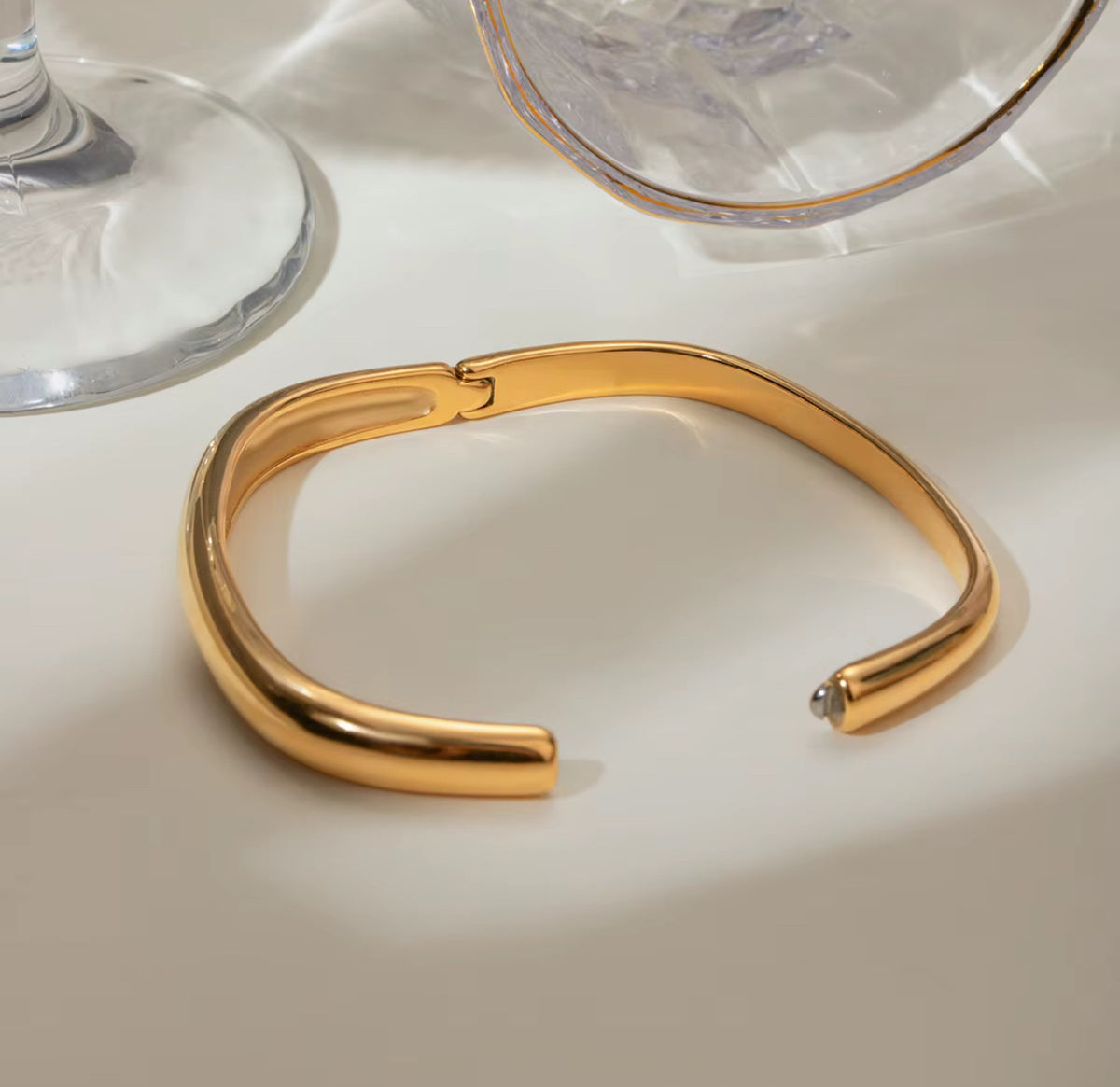 arlo softly square bangle