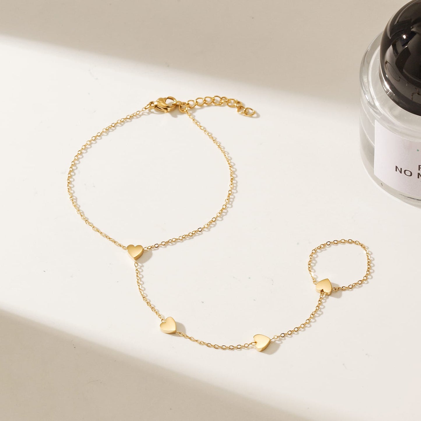 amoré heart handchain