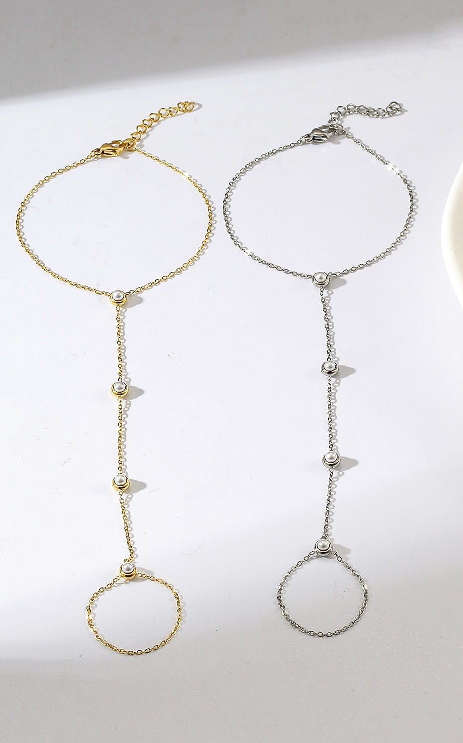 perla hand chain